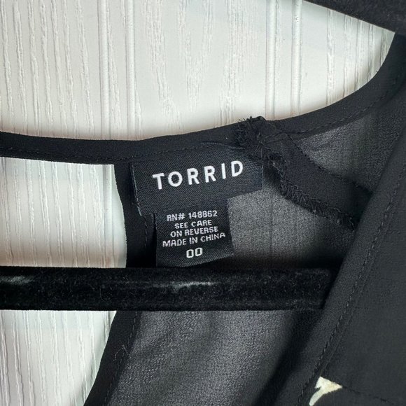 Torrid Black blouse sheer with red‎ floral pattern size 00 or medium - Picture 2 of 3